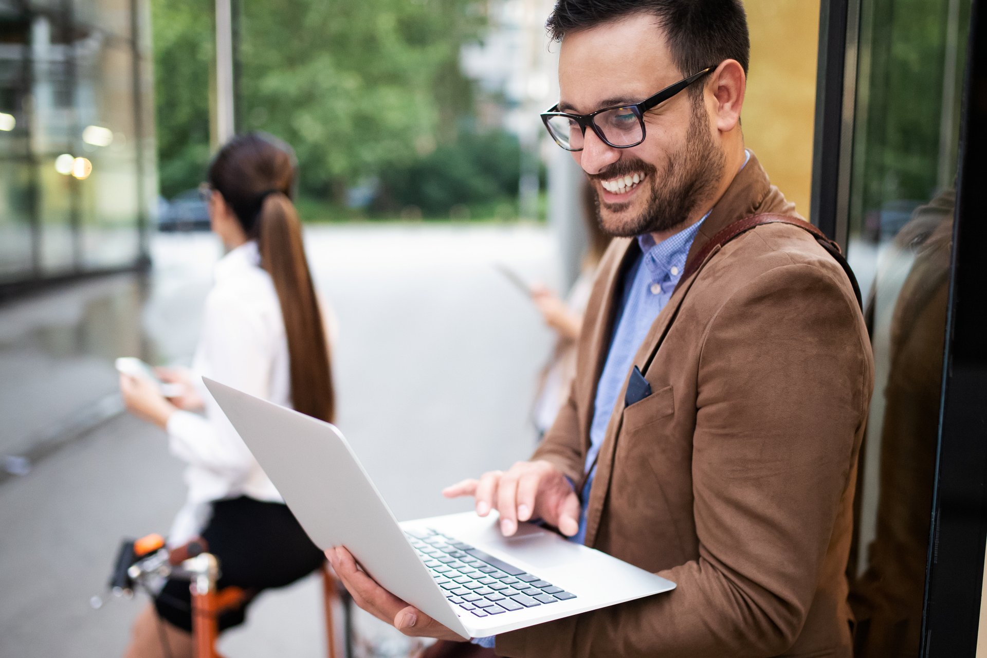 Man with laptop in his hands